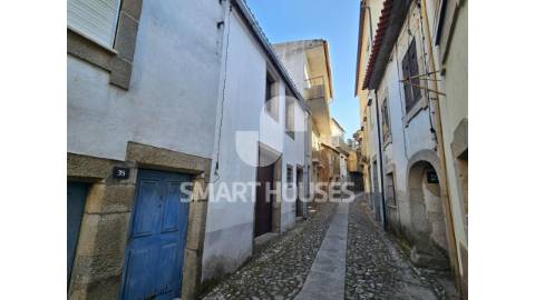 Moradia T2+1 no centro histórico de Vila Cova de...