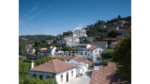 Moradia T2+1 no centro histórico de Vila Cova de...