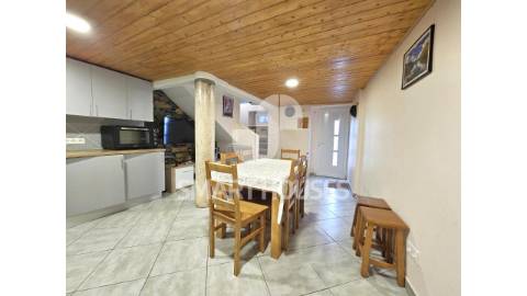 Moradia T2 em Hombres com garagem, totalmente...