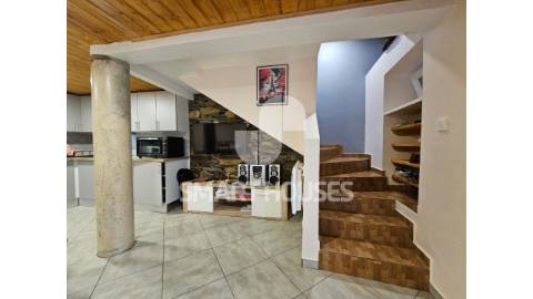 Moradia T2 em Hombres com garagem, totalmente...