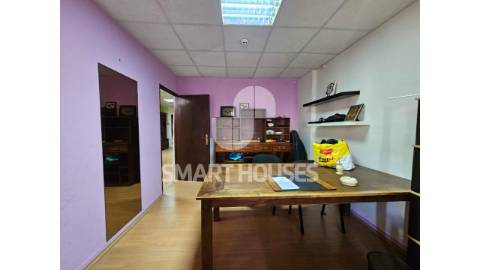 ARRENDA: Loja comercial em localização central na...