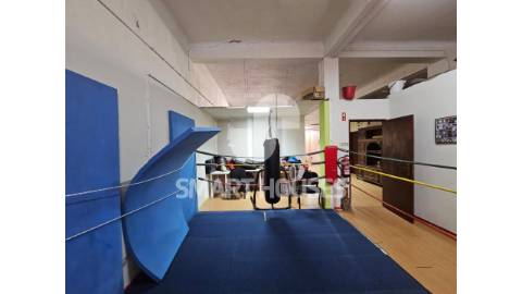 ARRENDA: Loja comercial em localização central na...