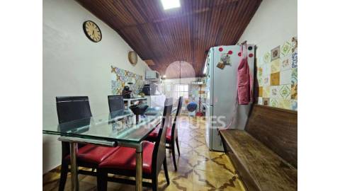 Moradia T2+1 no centro da aldeia de Paradela da...