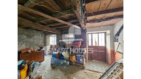 Moradia T2+1 no centro da aldeia de Paradela da...