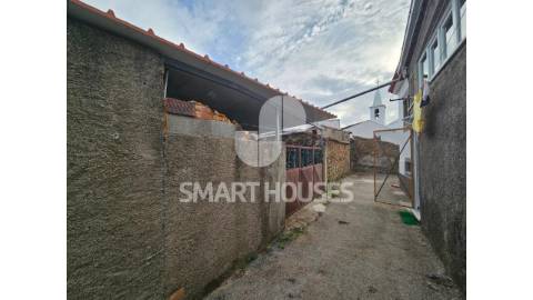 Moradia T2+1 no centro da aldeia de Paradela da...