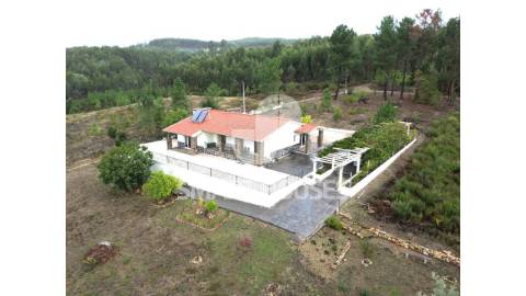 Moradia T3 em Casal de S. João, em terreno vedado...