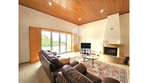 Moradia T3 em Casal de S. João, em terreno vedado...