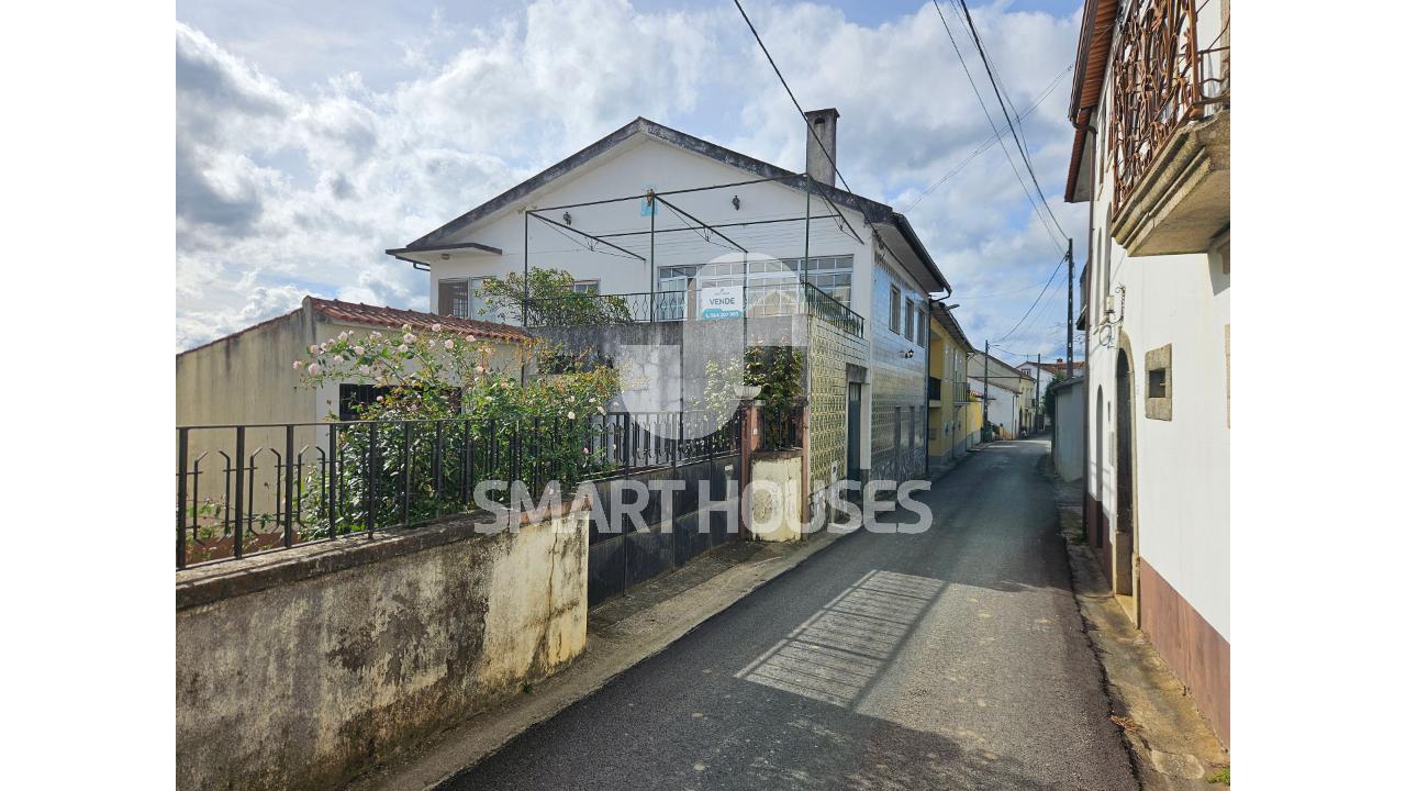 Moradia T4 em Paradela com grande terreno e...