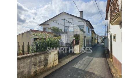 Moradia T4 em Paradela com grande terreno e...