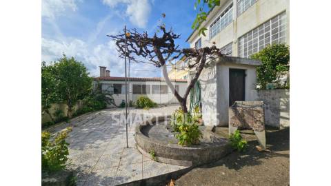 Moradia T4 em Paradela com grande terreno e...
