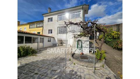 Moradia T4 em Paradela com grande terreno e...