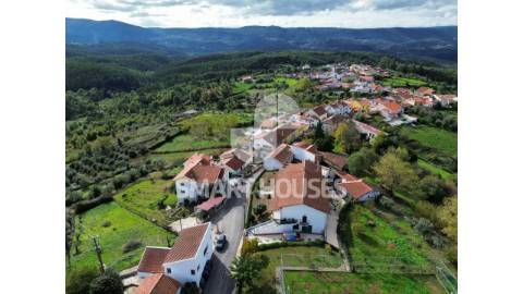 Moradia T4 em Paradela com grande terreno e...