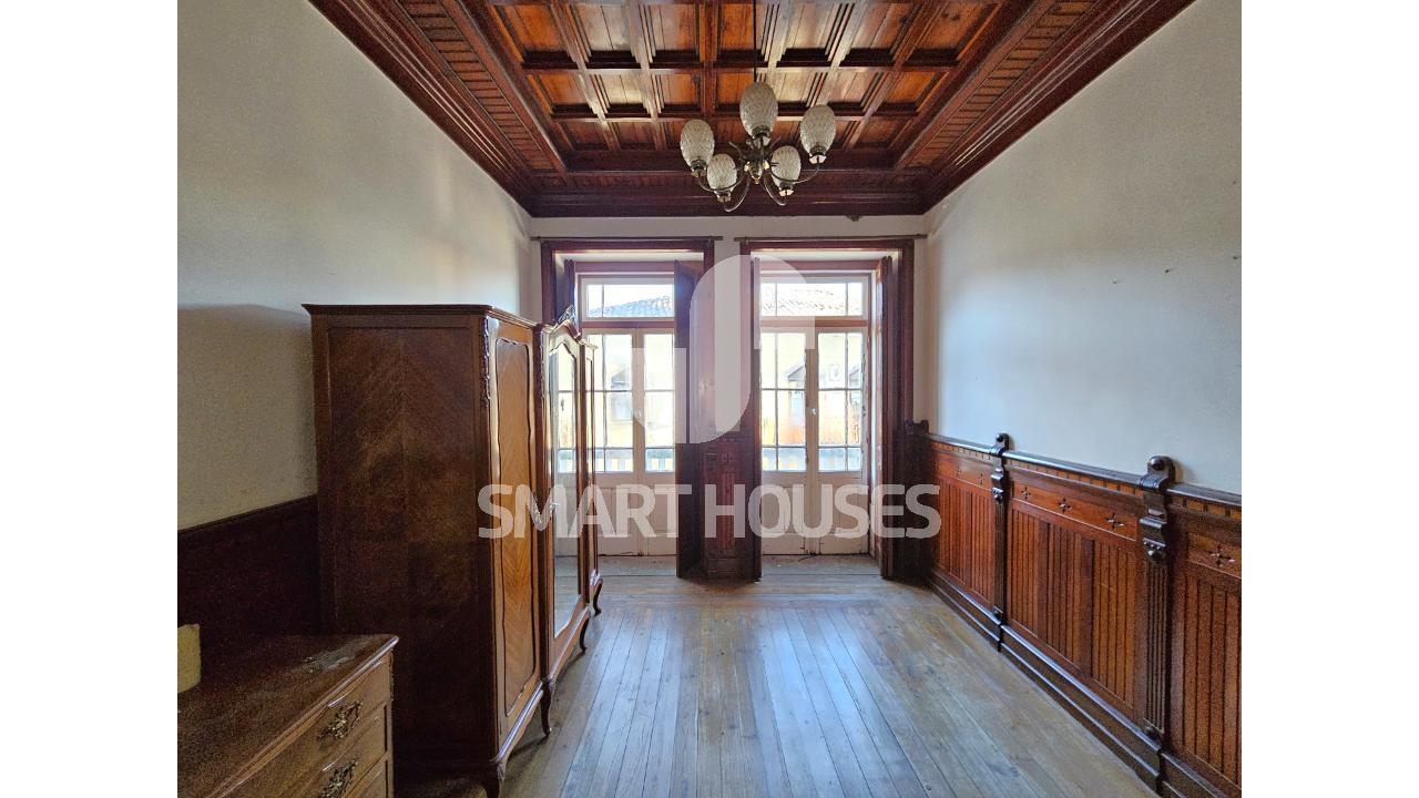 Moradia T4 + T2 em torno de pátio interior na...