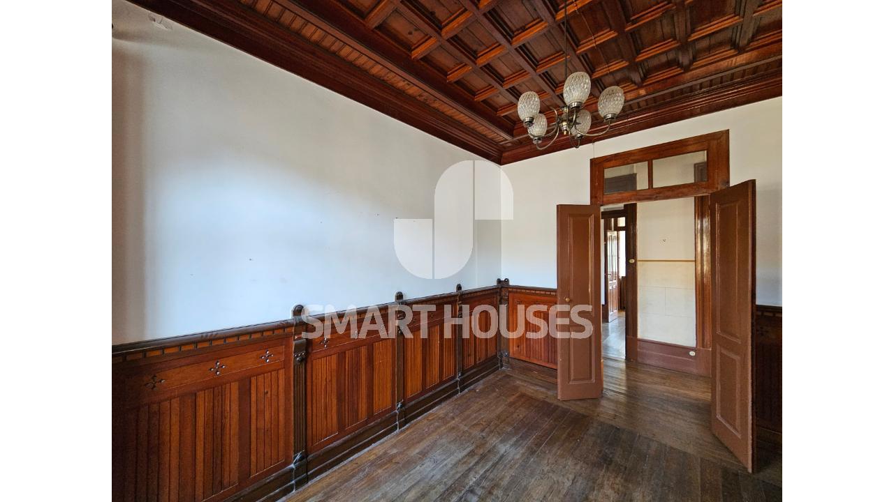 Moradia T4 + T2 em torno de pátio interior na...