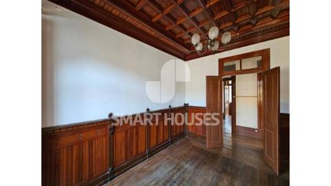 Moradia T4 + T2 em torno de pátio interior na...