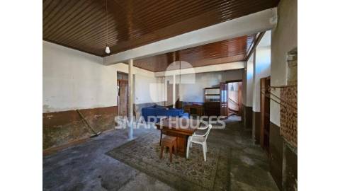 Moradia T4 + T2 em torno de pátio interior na...