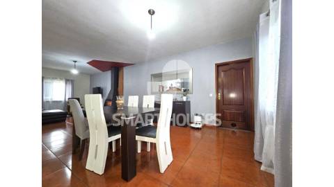 Moradia T4 nos Poços, S. Martinho da Cortiça com...