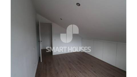 Moradia T2+2 em Vale de Nogueira, Arganil, com...