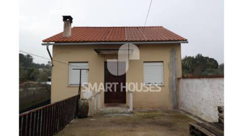 ARRENDA-SE: Moradia T2+2 em Vale de Nogueira,...