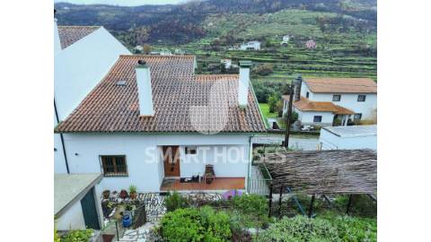 Moradia T3+1 na vila de Avô, concelho de Oliveira...