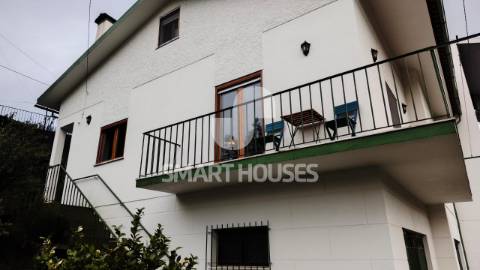 Moradia T3+1 na vila de Avô, concelho de Oliveira...