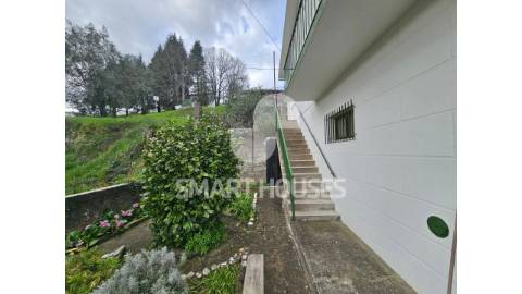 Moradia T3+1 na vila de Avô, concelho de Oliveira...