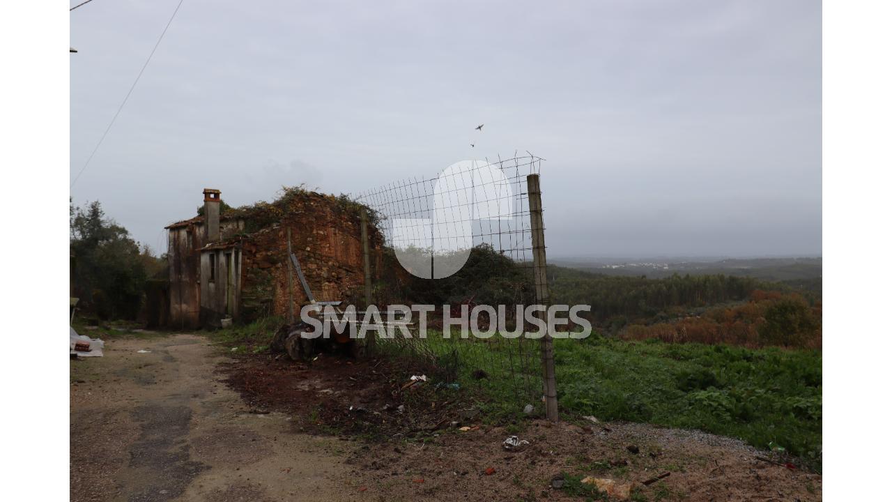 Na pacata aldeia de Covelo de Cima, concelho de...