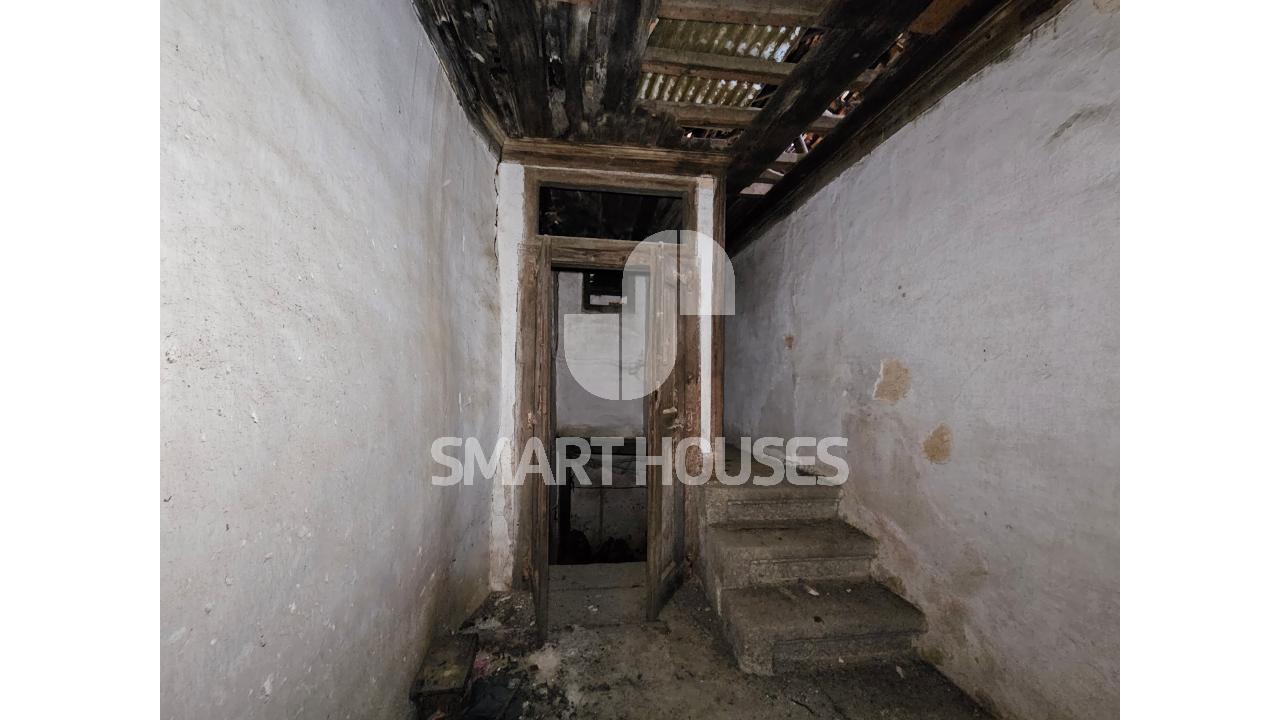Casa antiga para recuperação em Ázere, Tábua.
No...