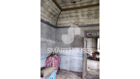 Casa antiga para recuperação em Ázere, Tábua.
No...