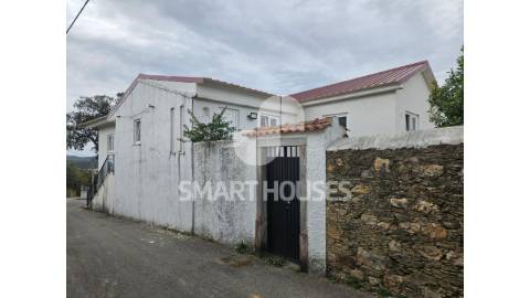 Moradia T3 em Lombada (S. Miguel de Poiares) com...