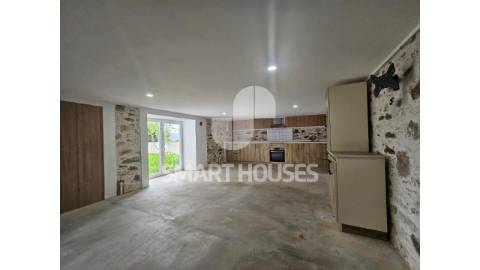 Moradia T3 em Lombada (S. Miguel de Poiares) com...