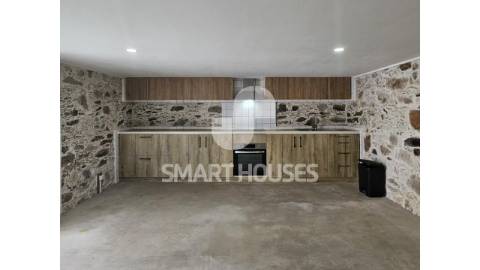 Moradia T3 em Lombada (S. Miguel de Poiares) com...