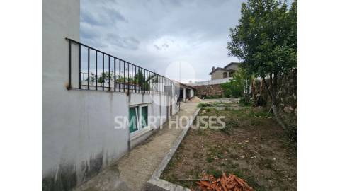 Moradia T3 em Lombada (S. Miguel de Poiares) com...