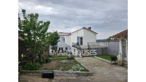 Moradia T3 em Lombada (S. Miguel de Poiares) com...