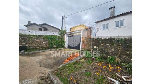 Moradia T3 em Lombada (S. Miguel de Poiares) com...