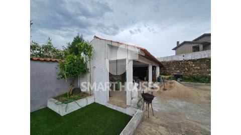 Moradia T3 em Lombada (S. Miguel de Poiares) com...