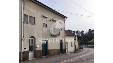 Moradia T4+1 com terreno no coração de São João...