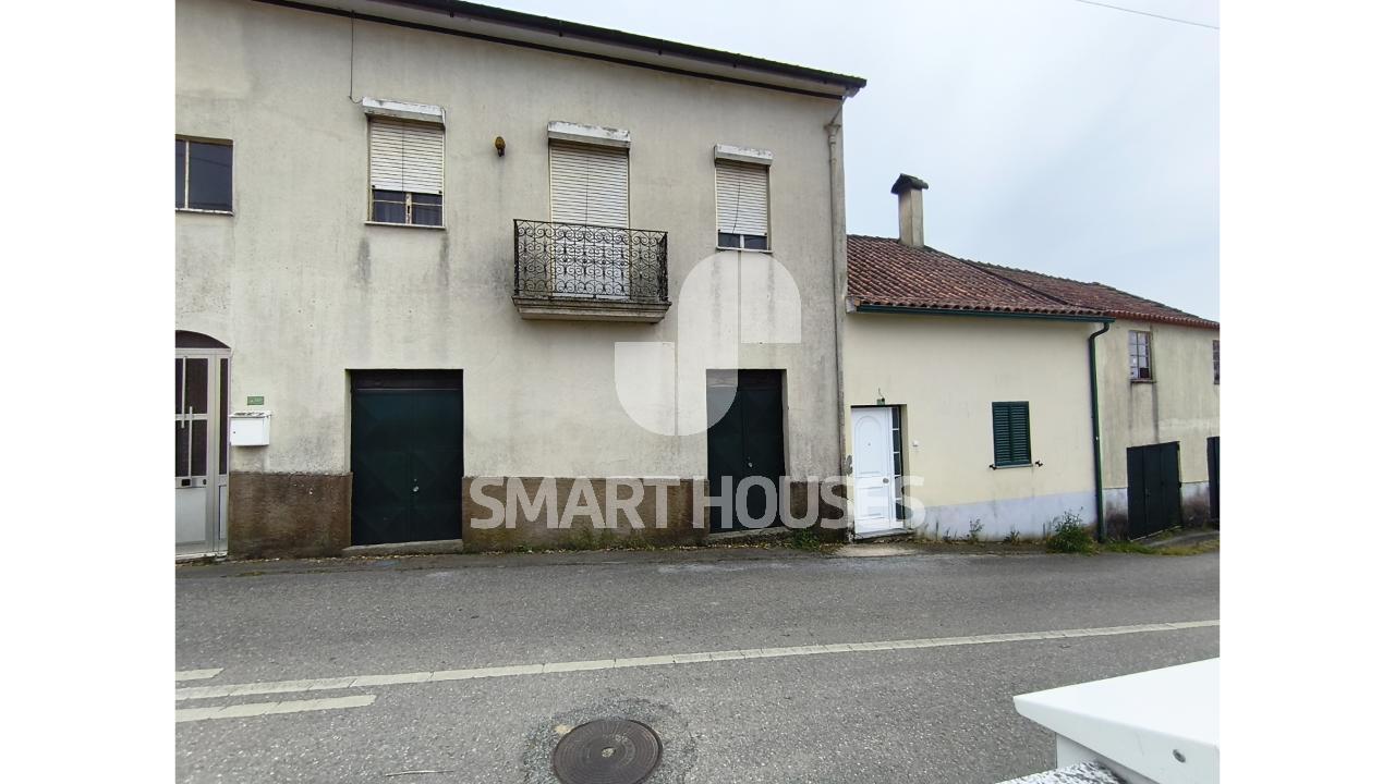 Moradia T4+1 com terreno no coração de São João...