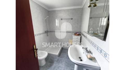 Moradia T4+1 com terreno no coração de São João...