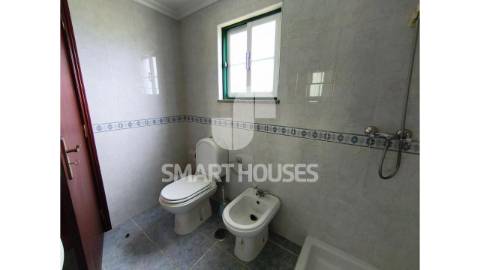 Moradia T4+1 com terreno no coração de São João...