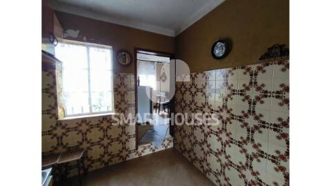 Moradia T4+1 com terreno no coração de São João...