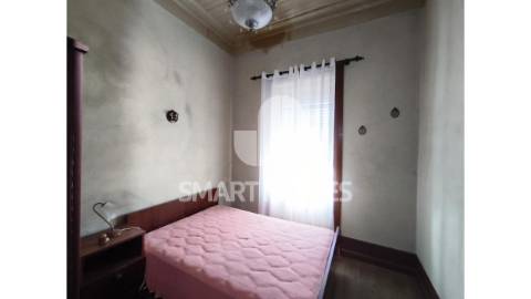 Moradia T4+1 com terreno no coração de São João...