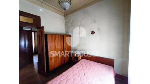 Moradia T4+1 com terreno no coração de São João...