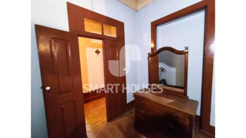 Moradia T4+1 com terreno no coração de São João...