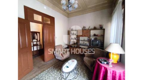 Moradia T4+1 com terreno no coração de São João...