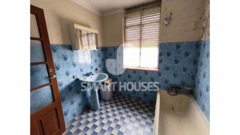 Moradia T4+1 com terreno no coração de São João...