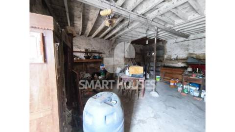 Moradia T4+1 com terreno no coração de São João...