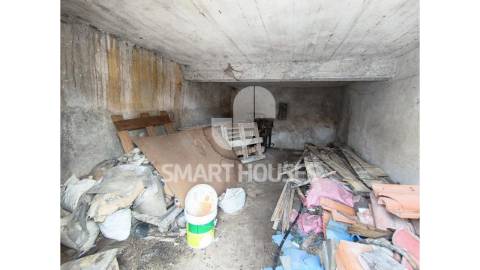 Moradia T4+1 com terreno no coração de São João...