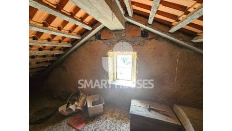 Moradia T4+1 com terreno no coração de São João...