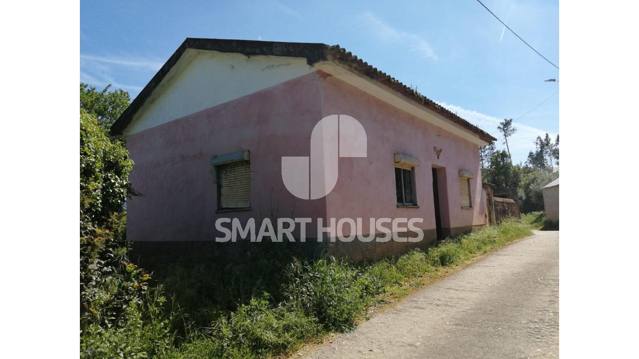 Moradia T2 em Casal de Sarzedo, Arganil, com...